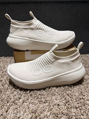 OOFOS OOmy Zen slip on shoes